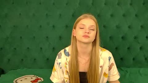 lilitrosen online show from November 10, 6:14 pm