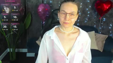 lillian_white1 online show from February 14, 1:07 am