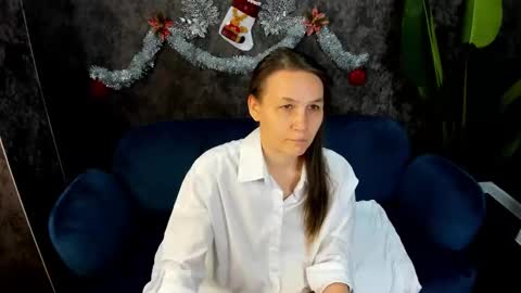 lillian_white1 online show from December 31, 12:32 am