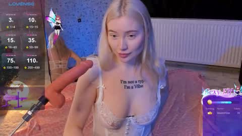 lillie_berry online show from February 5, 5:32 am