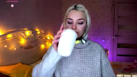 LilliMoore online show from March 8, 2:04 am