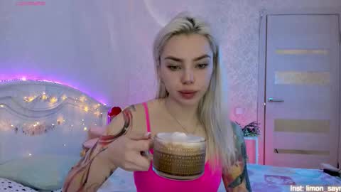 LilliMoore online show from October 16, 12:02 am