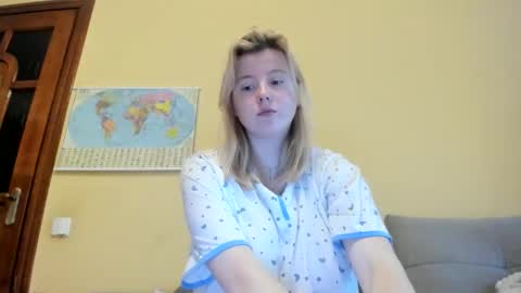 Snapshot of lillydepp chatting on October 23, 12:55 pm Lilly Depp online show from October 23, 12:55 pm