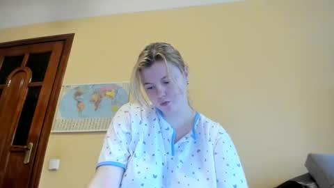Snapshot of lillydepp chatting on October 22, 12:54 pm Lilly Depp online show from October 22, 12:54 pm
