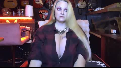 Snapshot of lillyth chatting on October 23, 5:35 am Lillyth Eden online show from October 23, 5:35 am