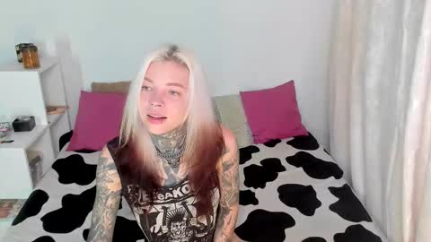 Snapshot of lilu_kayden chatting on October 21, 4:00 pm Little slave Kayden online show from October 21, 4:00 pm