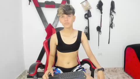 Lily and Lina online show from November 26, 1:01 pm