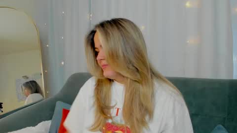 Lily online show from April 1, 8:04 am