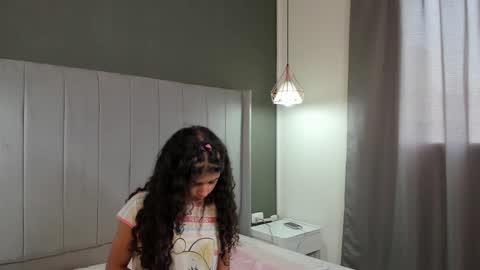 lily_cherry0 online show from March 8, 1:34 pm