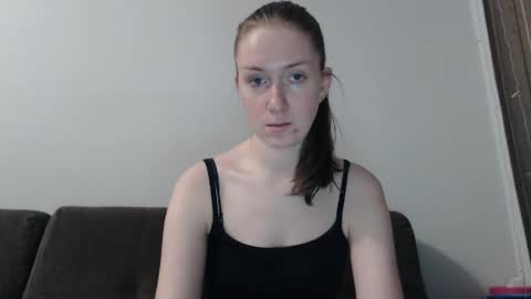 lily_love_x online show from April 7, 11:40 pm