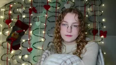 small lily online show from November 26, 6:42 pm