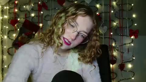 small lily online show from November 28, 6:55 pm