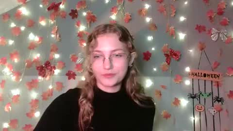 small lily online show from October 7, 12:20 pm