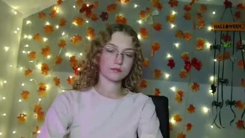 small lily online show from October 30, 6:42 pm