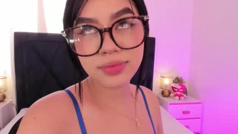 LilyWoodz online show from March 25, 7:28 pm