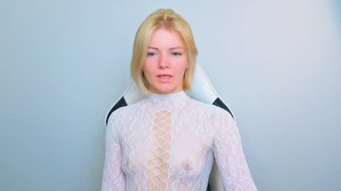 lilydavisss online show from June 1, 2:13 am