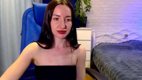 Snapshot of lilymellow chatting on October 21, 7:45 am Lily online show from October 21, 7:45 am