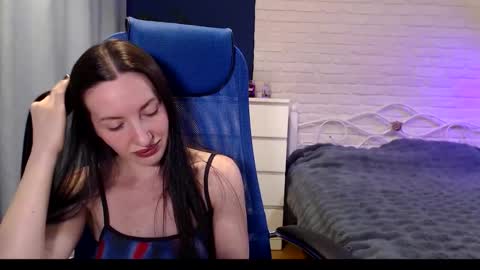 Lily online show from November 19, 8:47 am