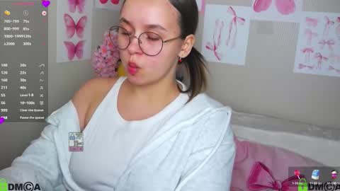 Lily online show from October 5, 1:49 pm