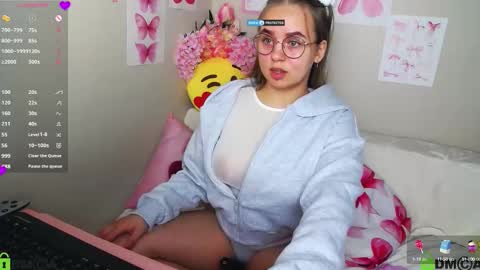 Lily online show from September 11, 7:42 am