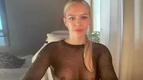 lina_frost online show from December 19, 11:57 am