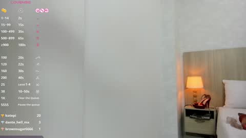 Snapshot of lina_garcia chatting on December 18, 11:34 am   online show from December 18, 11:34 am