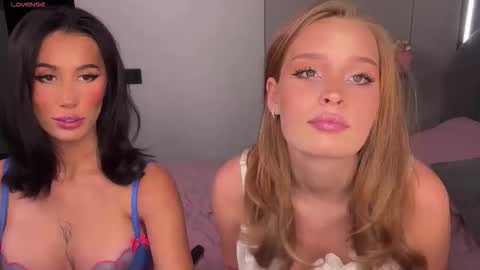 Snapshot of lina_kriss chatting on October 11, 9:47 am Kriss and Lina online show from October 11, 9:47 am