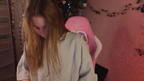 LINA online show from March 26, 1:19 am