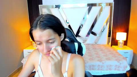 Snapshot of linda4petite chatting on October 22, 6:57 pm Linda online show from October 22, 6:57 pm