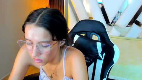  Linda  online show from November 4, 7:30 pm