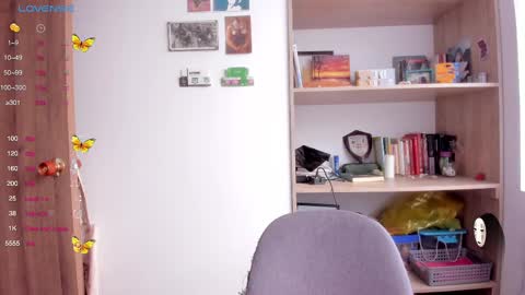 Giggles  online show from February 19, 1:39 pm