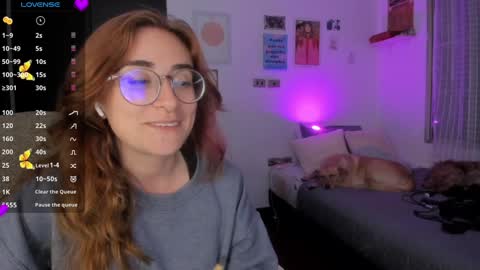 Giggles  online show from December 6, 2:57 am