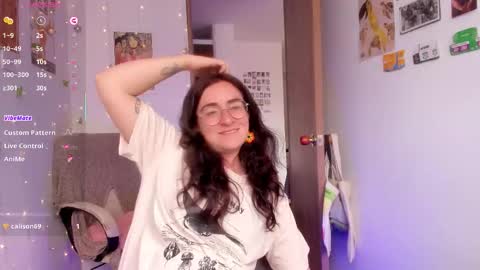 Giggles  online show from October 17, 3:37 pm