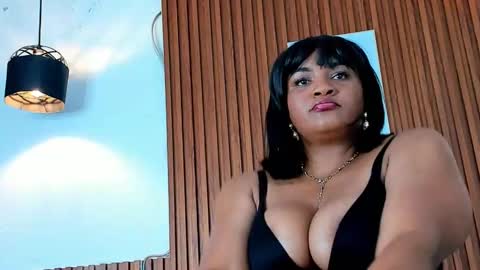 linda_yepez online show from September 15, 11:45 pm