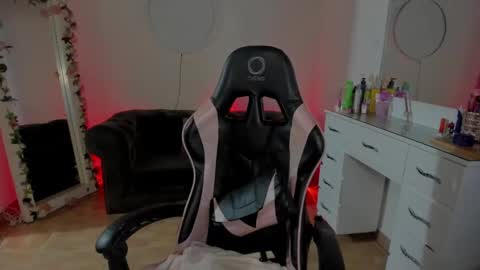 Lindsay    online show from January 5, 4:47 am