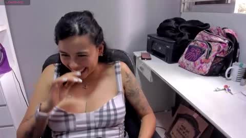 Snapshot of lindsy31 chatting on October 23, 5:41 pm Lindsy online show from October 23, 5:41 pm