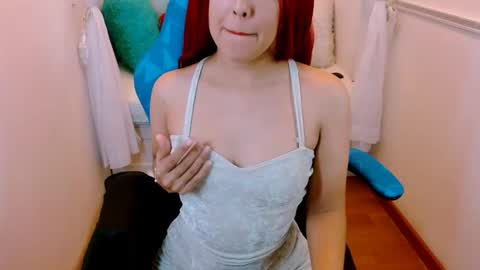 Snapshot of linger_3_9 chatting on December 15, 10:04 pm V A L E  N T I N A online show from December 15, 10:04 pm