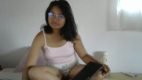 liora online show from February 3, 6:40 am