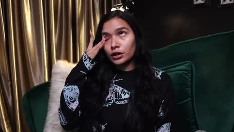 Snapshot of lireesa chatting on February 17, 4:20 am Lire online show from February 17, 4:20 am