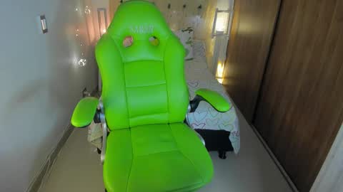 Snapshot of lisa_gerrard_ chatting on October 14, 5:15 pm Lisa  online show from October 14, 5:15 pm