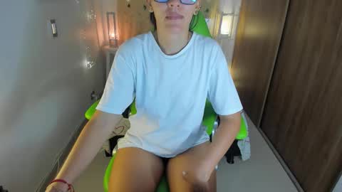 Snapshot of lisa_gerrard_ chatting on October 31, 6:56 pm Lisa  online show from October 31, 6:56 pm