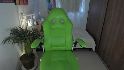 Lisa  online show from February 28, 6:40 pm