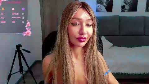 Lisa online show from March 28, 7:02 pm