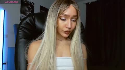 Lisa online show from January 9, 7:29 pm