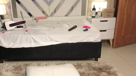 lisa_sweetas online show from February 14, 2:24 am