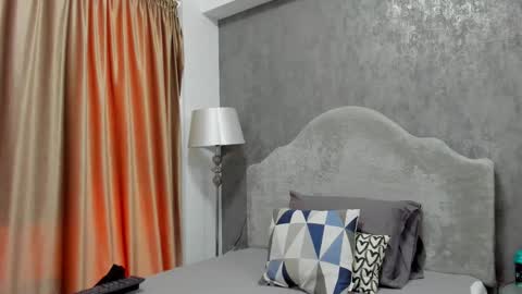 lisacroft online show from February 19, 8:03 am