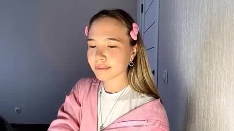 lisandrasteed online show from March 16, 7:01 am