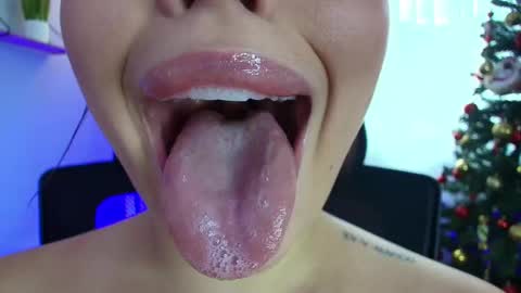 Lisbet online show from January 10, 6:49 pm