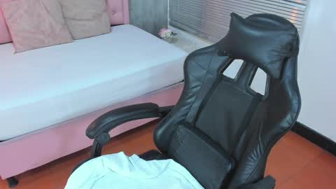 L I S S A  online show from December 3, 3:42 am