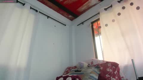 lissa_petitee online show from December 13, 7:53 pm